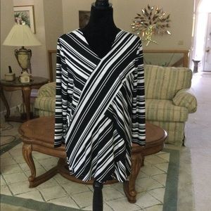 Chico’s Top     Size 2=L